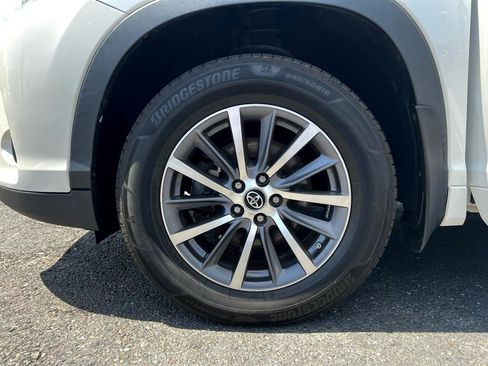 Used 2017 Toyota Highlander XLE image 25