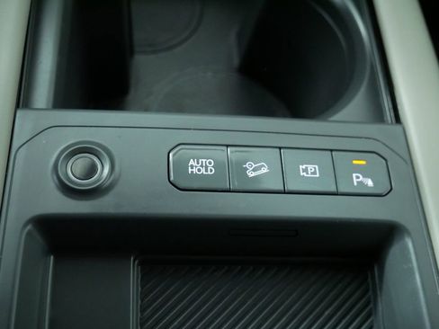 Certified 2024 Kia EV9 Land image 30