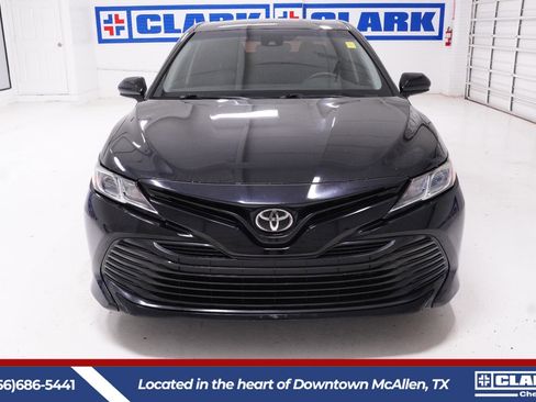 Used 2020 Toyota Camry LE image 2