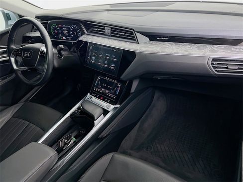 Certified 2022 Audi e-tron Premium Plus w/ Premium Plus Package image 30