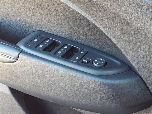 Used 2025 Hyundai Venue Limited image 22