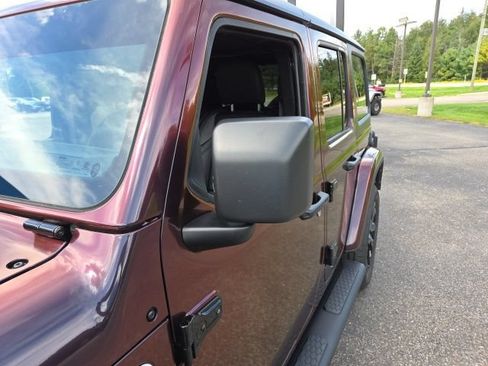 Used 2024 Jeep Wrangler Unlimited Sahara w/ Technology Group AWD/4WD image 18
