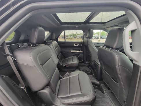 Used 2023 Ford Explorer XLT w/ Equipment Group 202A image 32