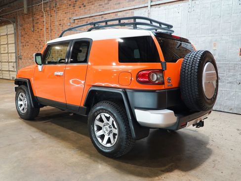 Used 2014 Toyota FJ Cruiser 4WD w/ Upgrade Package image 12
