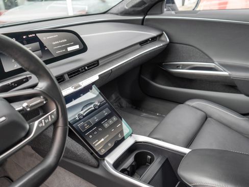 Used 2024 Lucid Air Touring AWD/4WD image 16