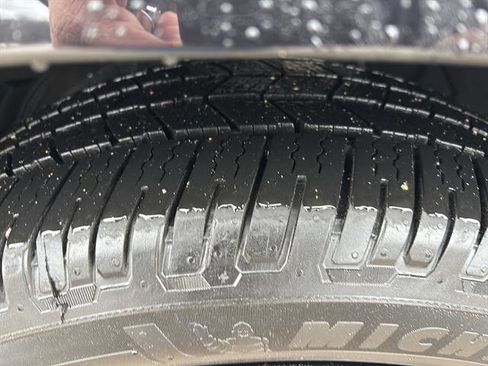 Used 2023 Land Rover Defender 130 X-Dynamic SE image 10