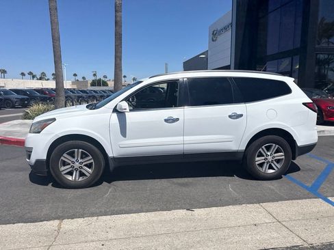 Used 2017 Chevrolet Traverse LT FWD image 4