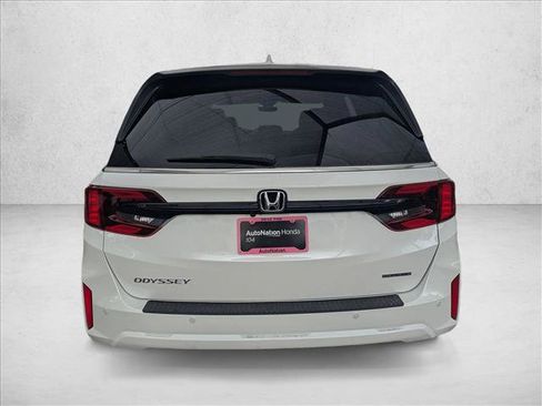 New 2026 Honda Odyssey Touring image 8