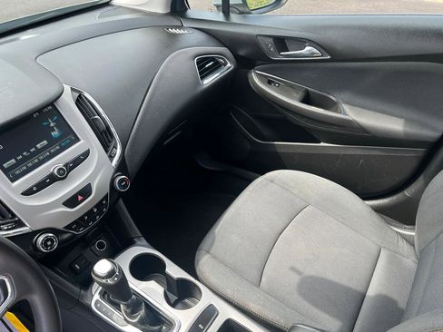 Used 2017 Chevrolet Cruze LS FWD image 22