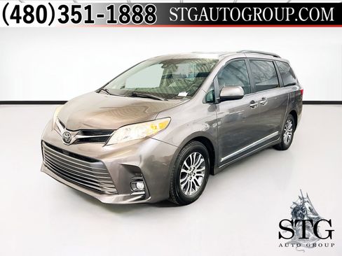Used 2019 Toyota Sienna XLE w/ XLE Navigation Package FWD image 1