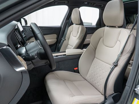 New 2026 Volvo XC60 B5 Plus w/ Climate Package image 13