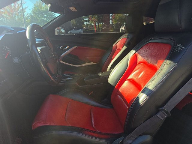 Used 2016 Chevrolet Camaro SS RWD image 9