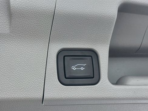Used 2023 GMC Acadia SLT w/ Technology Package FWD image 32