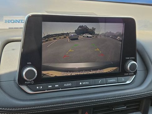 Used 2024 Nissan Rogue S AWD/4WD image 26