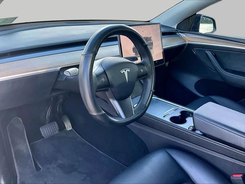 Used 2024 Tesla Model Y 2WD image 17