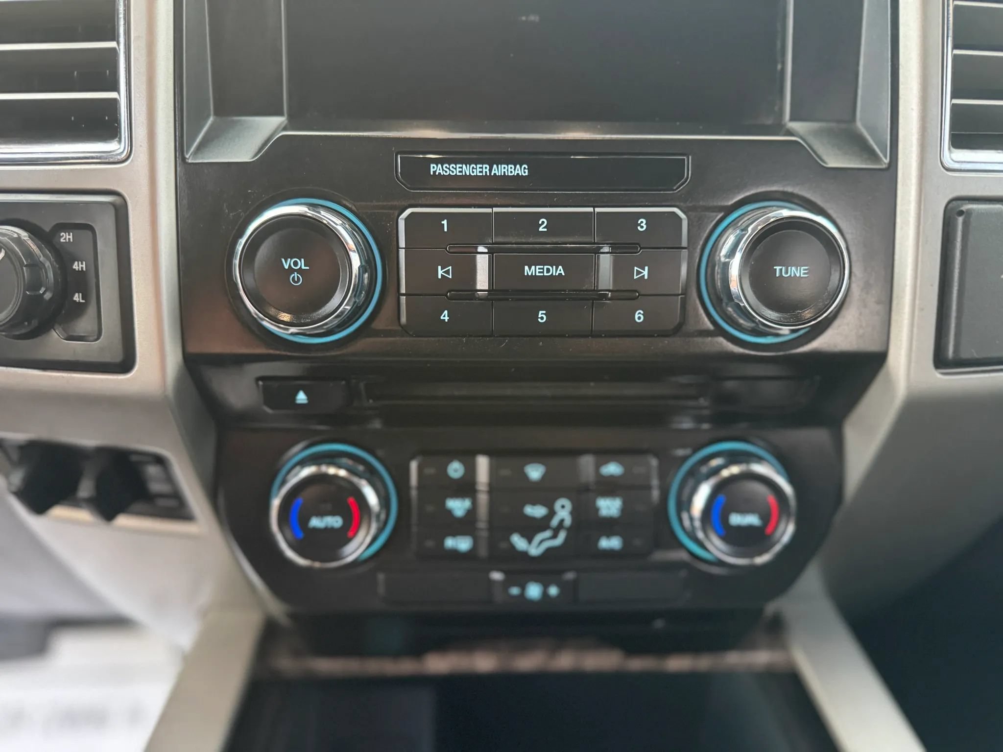Used 2017 Ford F350 Lariat AWD/4WD image 40