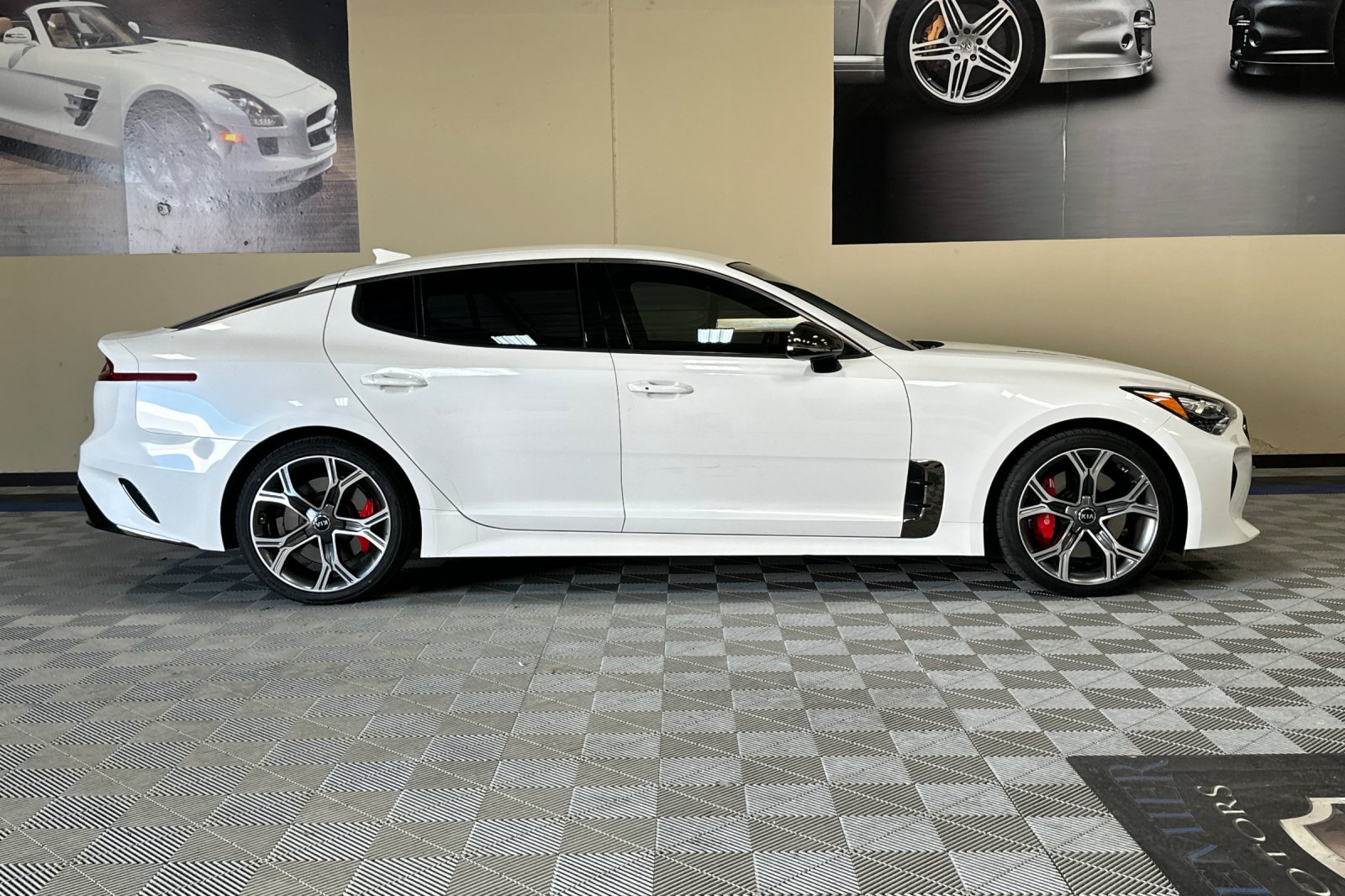 Used 2019 Kia Stinger GT RWD image 3
