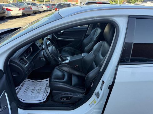 Used 2016 Volvo V60 T5 Cross Country w/ Convenience Package AWD/4WD image 12