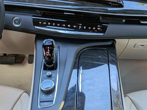 Certified 2024 Cadillac Escalade ESV Premium Luxury w/ Performance Package image 23