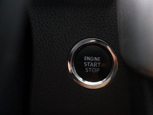 Used 2019 Toyota Highlander XLE AWD/4WD image 17