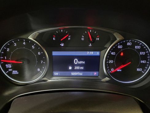 Used 2024 GMC Terrain SLT image 23