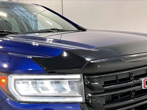 Used 2023 GMC Acadia SLE image 33