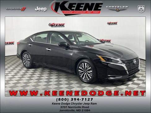 Used 2023 Nissan Altima 2.5 SV image 1