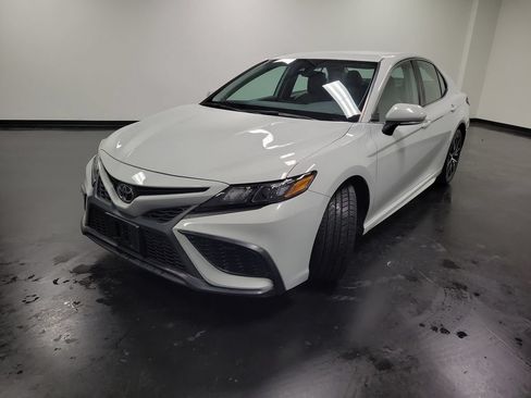 Used 2023 Toyota Camry SE FWD image 4