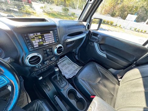 Used 2016 Jeep Wrangler Unlimited Sahara w/ Dual Top Group image 20