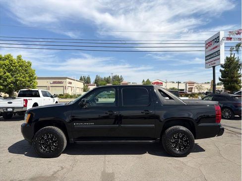 Used 2008 Chevrolet Avalanche LT w/ Convenience Package #1 AWD/4WD image 19