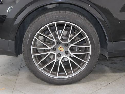 Used 2019 Porsche Cayenne AWD/4WD image 12