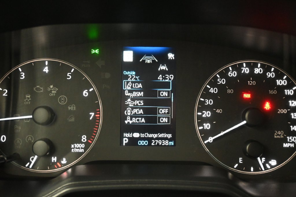 Used 2025 Toyota Corolla Cross LE AWD/4WD image 14