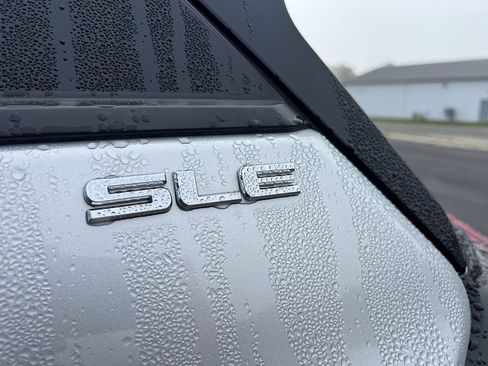 Used 2019 GMC Terrain SLE w/ Driver Convenience Package image 3