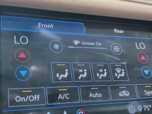Used 2020 Cadillac XT5 Premium Luxury w/ Platinum Package FWD image 11