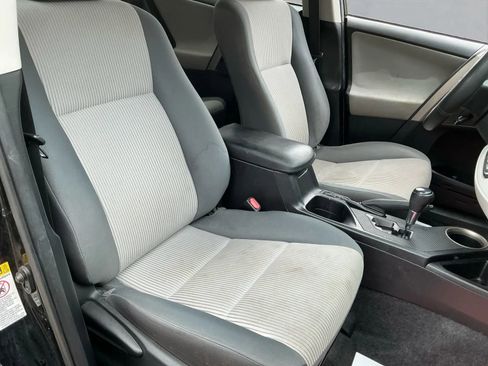 Used 2015 Toyota RAV4 LE image 22