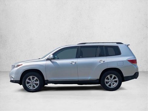 Used 2012 Toyota Highlander SE w/ Tow Pkg AWD/4WD image 8