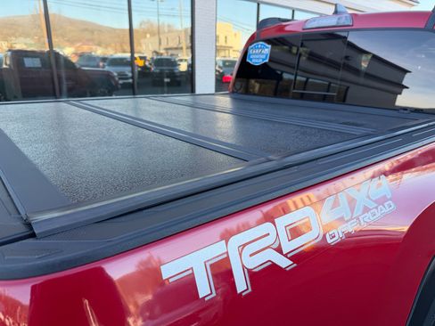 Used 2019 Toyota Tacoma TRD Off-Road image 9