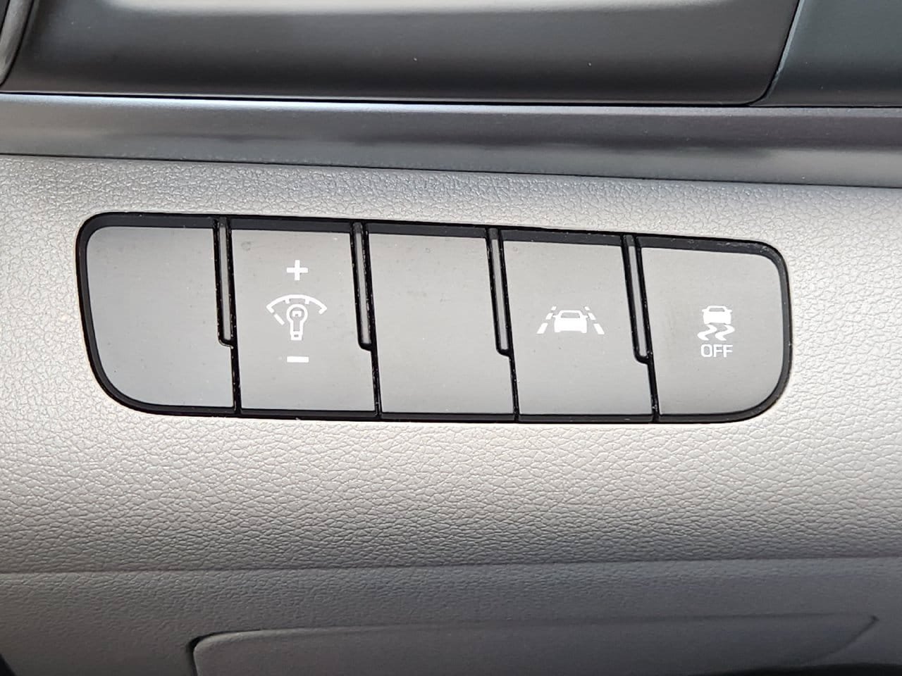 Used 2020 Hyundai Elantra SE FWD image 20