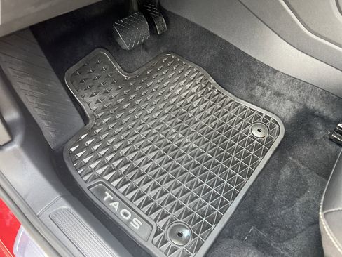 Certified 2022 Volkswagen Taos SE image 12