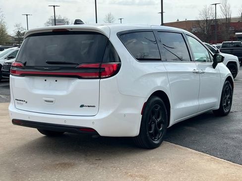 Used 2024 Chrysler Pacifica Limited FWD image 49