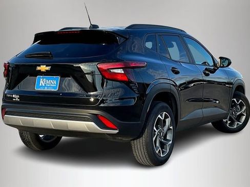 Used 2024 Chevrolet Trax LT w/ Driver Confidence Package FWD image 6