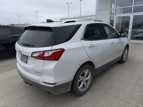 Used 2018 Chevrolet Equinox LT w/ Sun & Infotainment Package image 3
