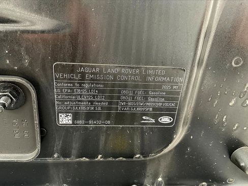 Used 2025 Land Rover Defender 110 V8 image 31