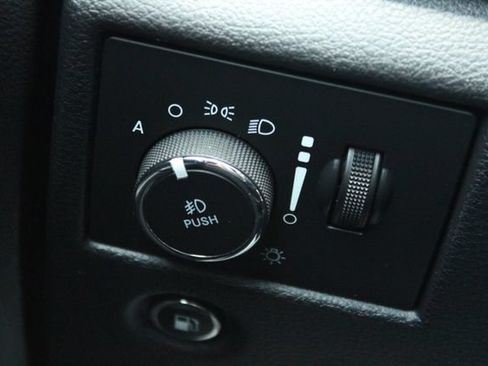 Used 2020 Jeep Grand Cherokee Limited AWD/4WD image 17