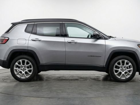 Used 2025 Jeep Compass Limited AWD/4WD image 11