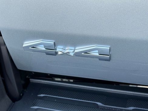 New 2025 Toyota Tacoma SR5 image 12