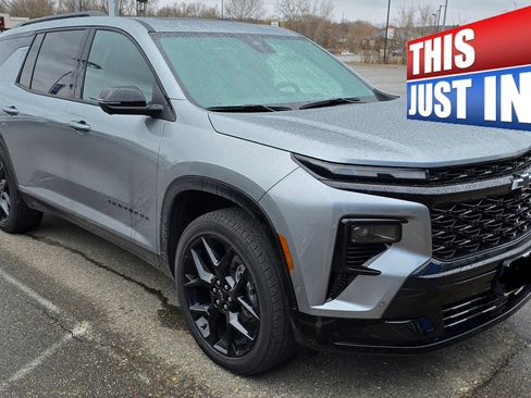 Used 2024 Chevrolet Traverse RS w/ LPO, Floor Liner Package image 2