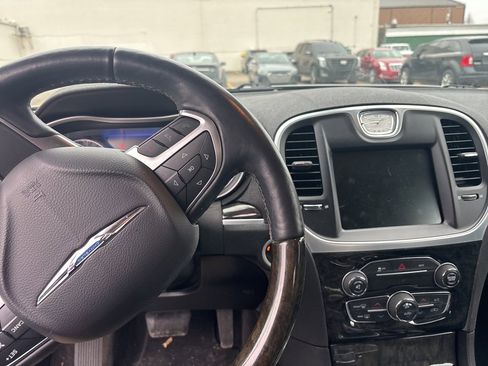 Used 2016 Chrysler 300 C image 8
