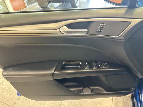 Used 2017 Ford Fusion SE w/ Fusion SE Technology Package image 20