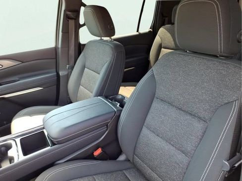 Used 2025 Chevrolet Traverse LT AWD/4WD image 7